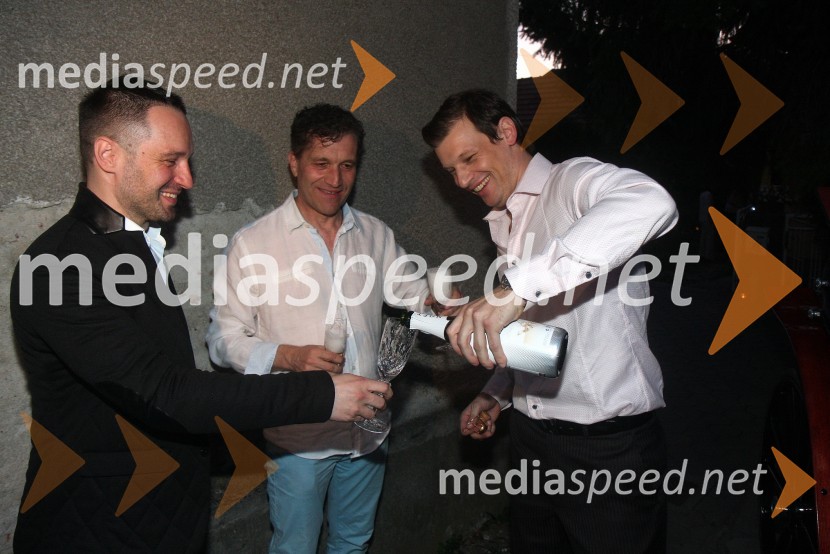 Vladan Ostojič, TV Pink BIH; Zoran Đurić, direktor Queen estrada; Jurij Bradač, igralec ter manekenJurij Bradač, zabava ob rojstnem dnevu