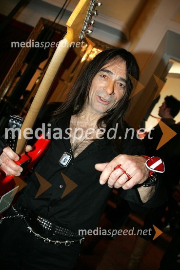 Dado Topić, zmagovalec Dore 2007Dado Topić, zmagovalec Dore 2007