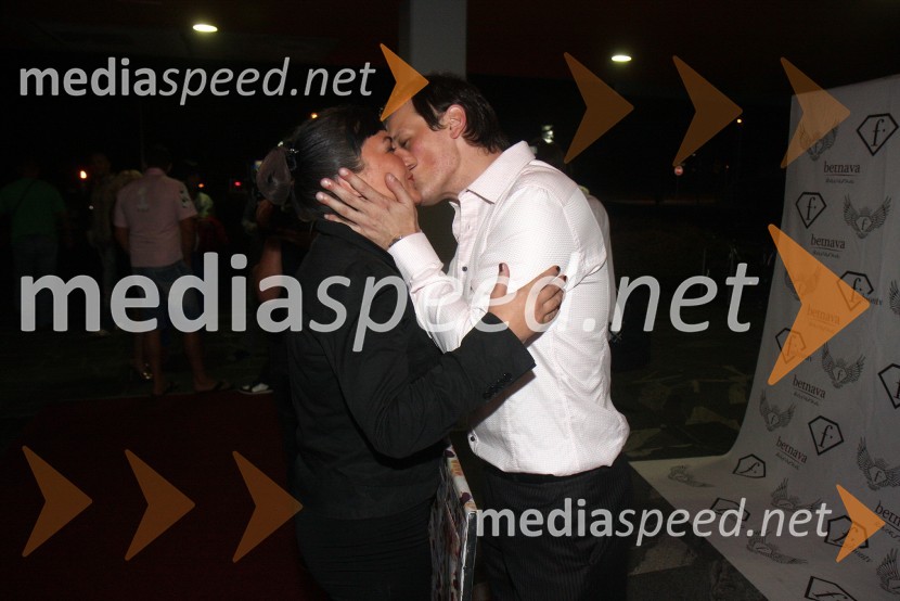 Sinela Sinanovič, PR filma Izhod ter managerka in pravnica; Jurij Bradač, igralec ter manekenJurij Bradač, zabava ob rojstnem dnevu