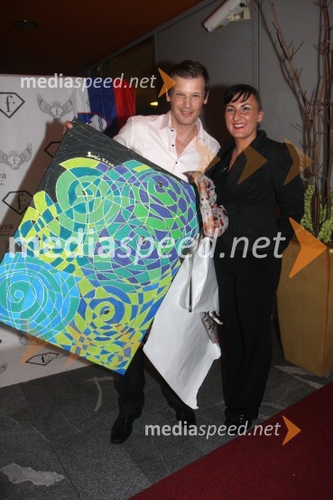 Jurij Bradač, igralec ter maneken; Sinela Sinanovič, PR filma Izhod ter managerka in pravnicaJurij Bradač, zabava ob rojstnem dnevu