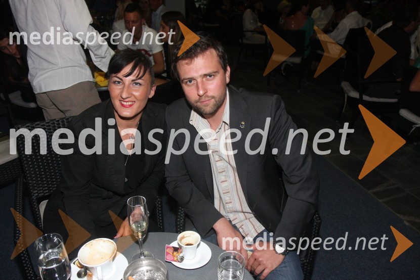 Sinela Sinanovič, PR filma Izhod ter managerka in pravnica; Aljoša Kovačič filmski igralecJurij Bradač, zabava ob rojstnem dnevu