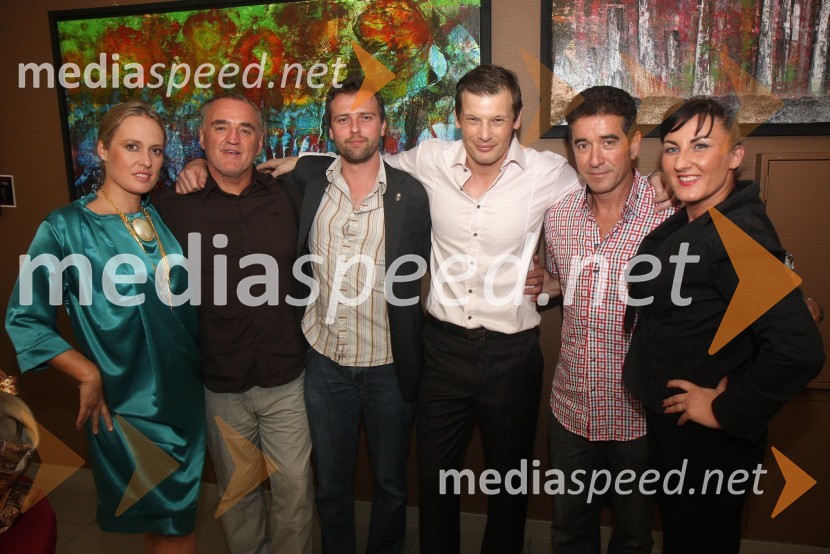 Alenka Slavinec, fotografinja;&nbsp;Martin Strel, ultramaratonski plavalec; Aljoša Kovačič, igralec;&nbsp;Jurij Bradač, igralec ter maneken; Jorge Fuentes;&nbsp;Sinela Sinanovič, PR filma Izhod ter managerka in pravnicaJurij Bradač, zabava ob rojstnem dnevu