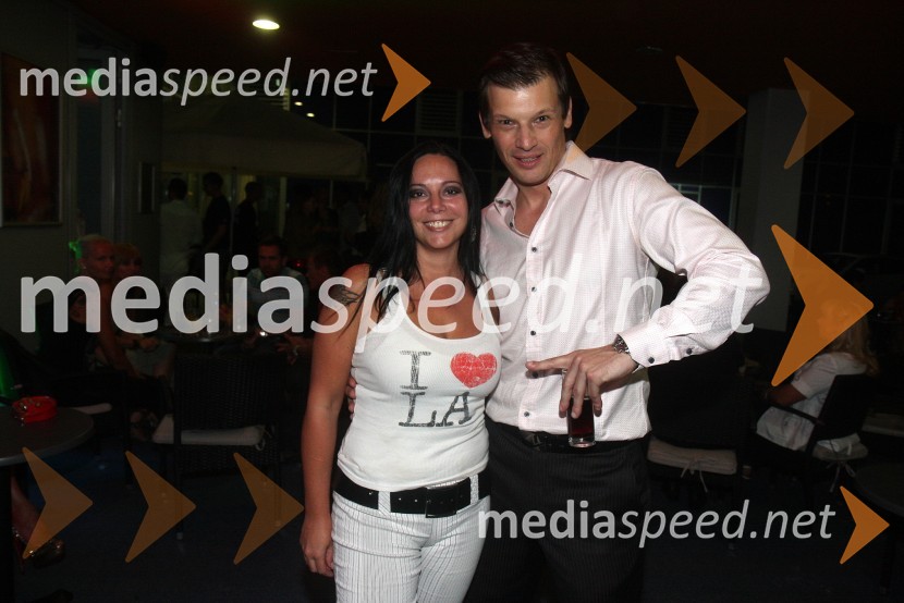 Veronika Žajdela, radijska moderatorka;&nbsp;Jurij Bradač, igralec ter manekenJurij Bradač, zabava ob rojstnem dnevu