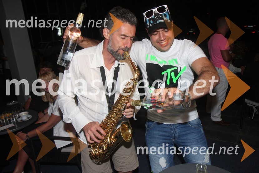 Zoki Makeba, saxofonist; DJ LevisJurij Bradač, zabava ob rojstnem dnevu