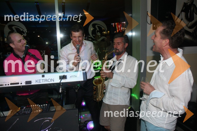 Damiano Roi, pevec; Jurij Bradač, igralec ter maneken;&nbsp;Zoki Makeba, saxofonist;&nbsp;Zoran Đurić, direktor Queen estradaJurij Bradač, zabava ob rojstnem dnevu