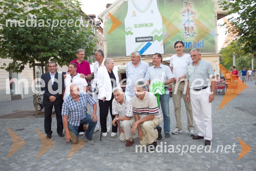 Nekdanji košarkarjiObisk legend jugoslovanske košarke v Ljubljani