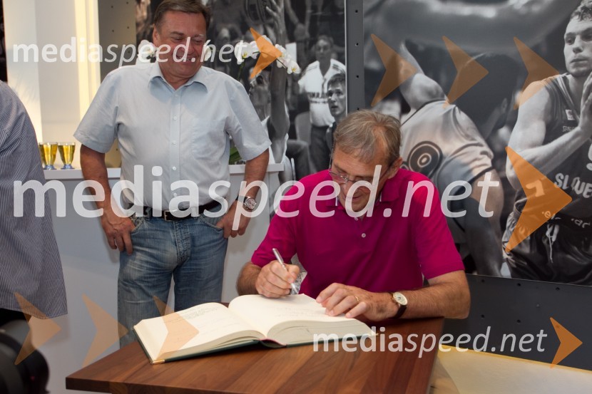 Zoran Jankovič, župan Mestne občine Ljubljana; Petar Skansi, nekdanji košarkarObisk legend jugoslovanske košarke v Ljubljani