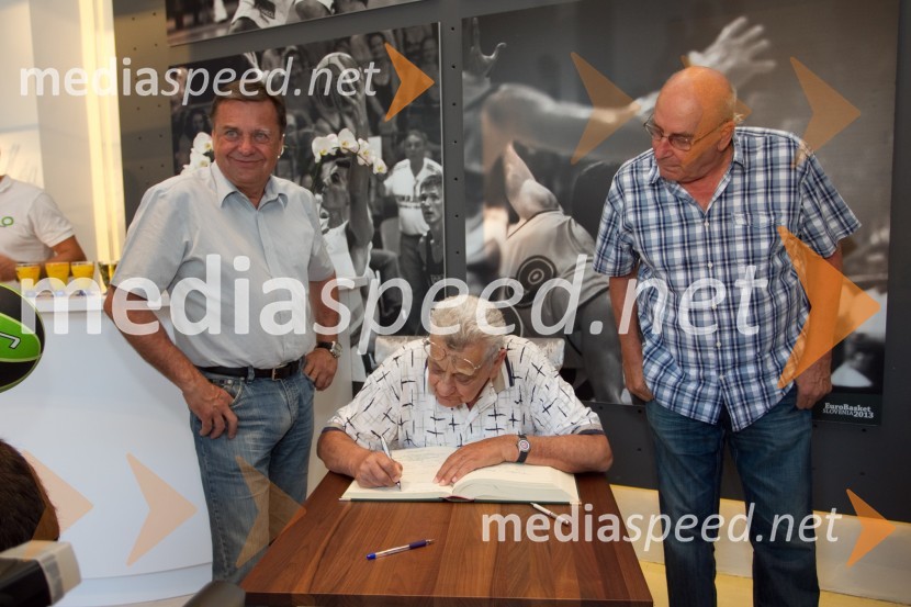 Zoran Jankovič, župan Mestne občine Ljubljana; Ranko Žeravica, nekdanji selektor; Ivo Daneu, nekdanji košarkarObisk legend jugoslovanske košarke v Ljubljani