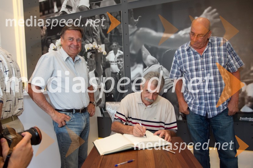 Zoran Jankovič, župan Mestne občine Ljubljana; Nikola Plečaš, nekdanji košarkar; Ivo Daneu, nekdanji košarkarObisk legend jugoslovanske košarke v Ljubljani
