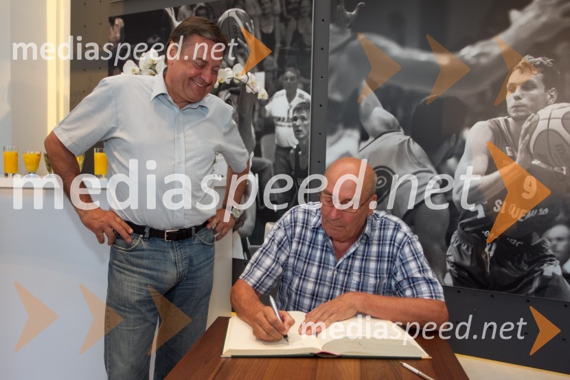 Zoran Jankovič, župan Mestne občine Ljubljana; Ivo Daneu, nekdanji košarkarObisk legend jugoslovanske košarke v Ljubljani