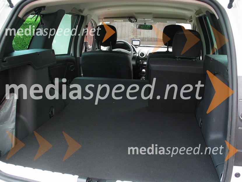 prtljažnik se lahko poveča do 1570 litrovDacia Duster Extreme 1.5 dCi 4X4, mediaspeed test