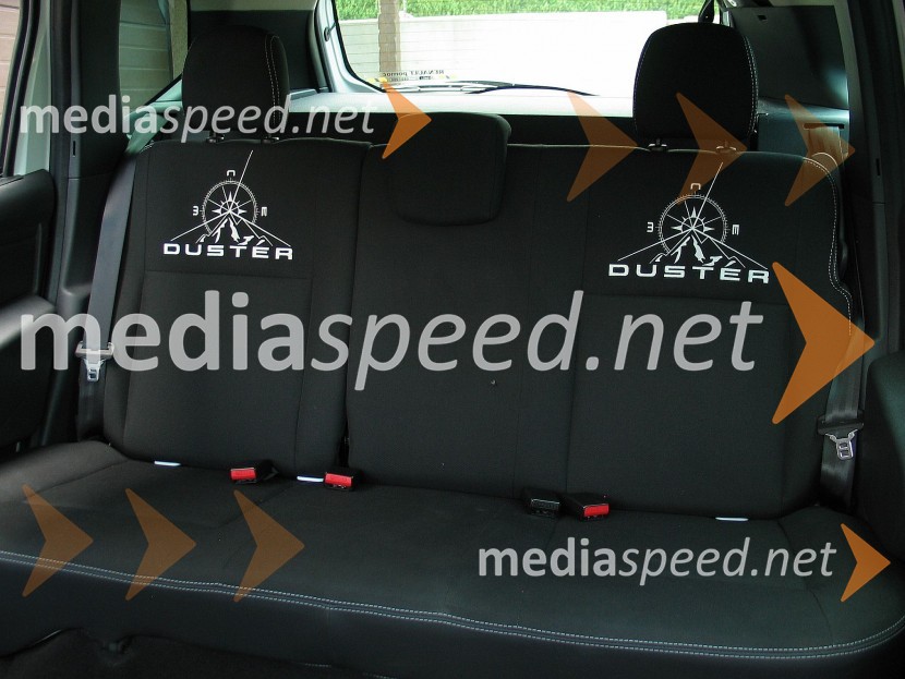 logotip opreme Extreme na sedežnih prevlekahDacia Duster Extreme 1.5 dCi 4X4, mediaspeed test