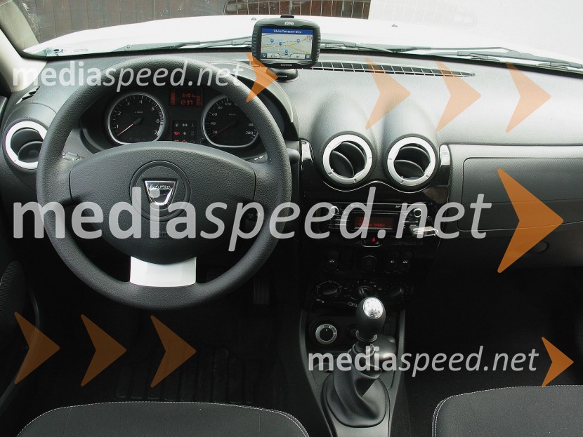 Dacia Duster Extreme 1.5 dCi 4X4, notranjostDacia Duster Extreme 1.5 dCi 4X4, mediaspeed test