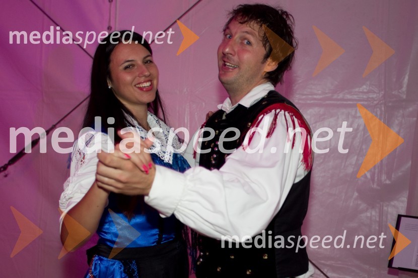 Mojca Bitenc, pevka; Zmago Tkavc, glasbenikFestival Avsenik 2013, Avsenikov dan