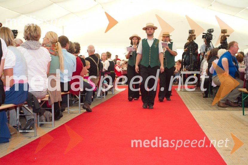 KD Laška pihalna godbaFestival Avsenik 2013, slovenski dan