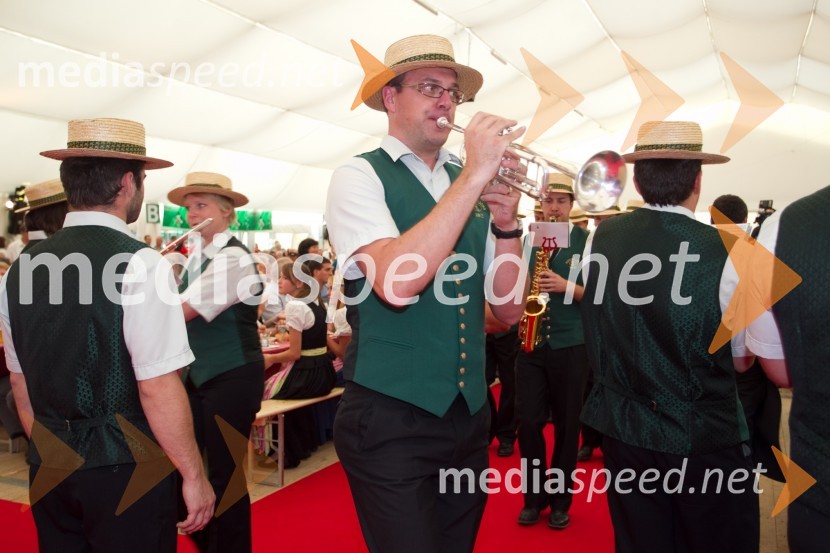 KD Laška pihalna godbaFestival Avsenik 2013, slovenski dan