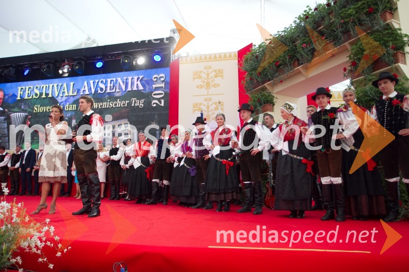 Folklorna skupina Iskraemeco KranjFestival Avsenik 2013, slovenski dan