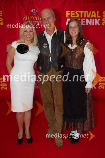 Nuša Derenda, pevka; Gregor Avsenik, organizator Festivala Avsenik; Anja Koračin, harmonikarkaFestival Avsenik 2013, slovenski dan