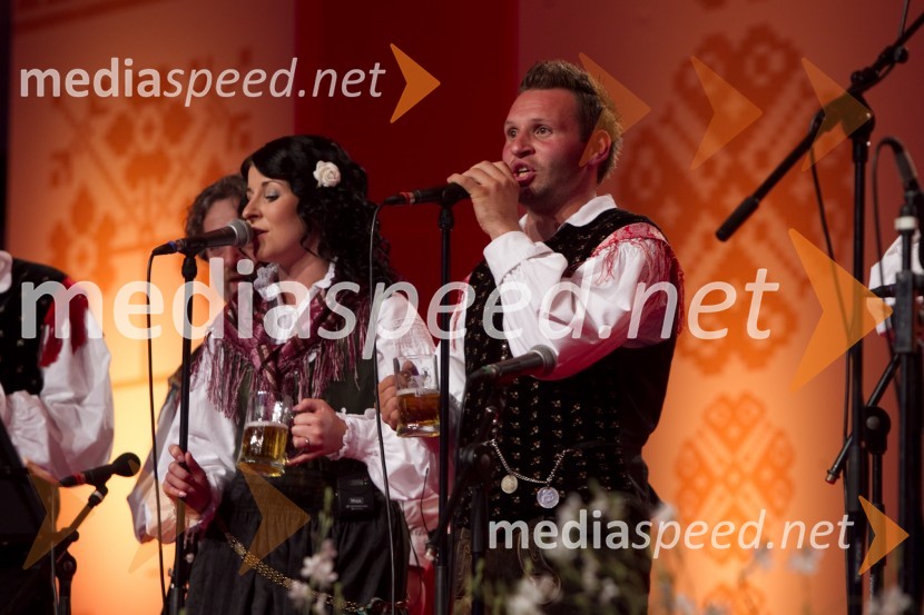 Maja Berce Podrekar, pevka; Dejan Zupan, pevecFestival Avsenik 2013, slovenski dan