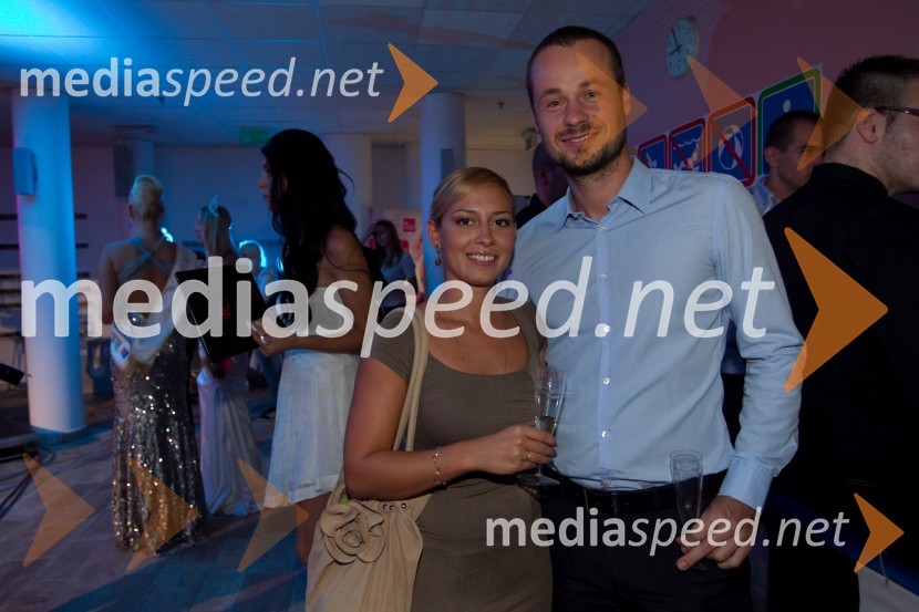 Neža Potočnik; Branko KašnikMiss Earth Slovenije 2013 je Nina Kos