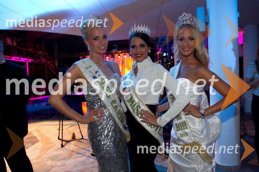 Anjeza Barbatovci, Miss Earth Slovenija 2012; Maja Cotič, Miss Slovenije 2013; Zerina Širbegović, Miss Earth BIH 2012Miss Earth Slovenije 2013 je Nina Kos