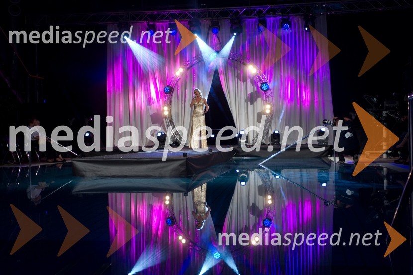 Julija Kramar, pevkaMiss Earth Slovenije 2013 je Nina Kos