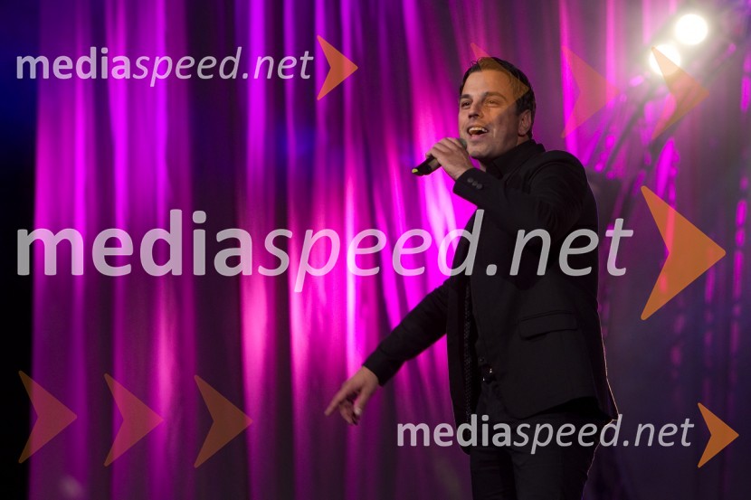 Ivan Zak, pevecMiss Earth Slovenije 2013 je Nina Kos