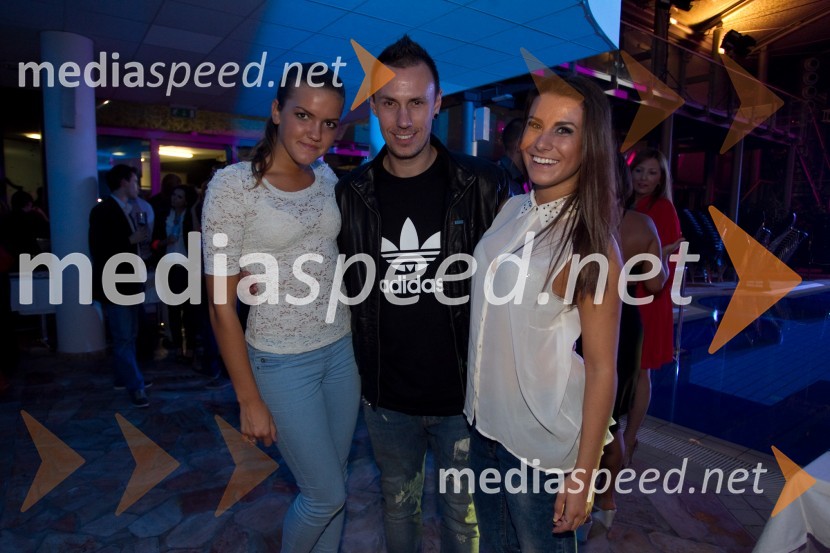 Eva Tršan, Kaos; Jernej Šerjak, Kaos; Lara Draksler, KaosMiss Earth Slovenije 2013 je Nina Kos