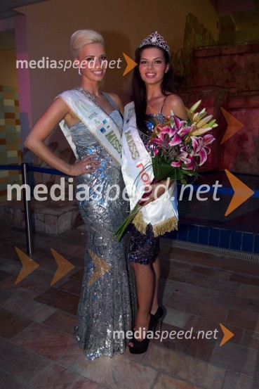 Anjeza Barbatovci, Miss Earth Slovenija 2012; Nina Kos, Miss Earth 2013Miss Earth Slovenije 2013 je Nina Kos