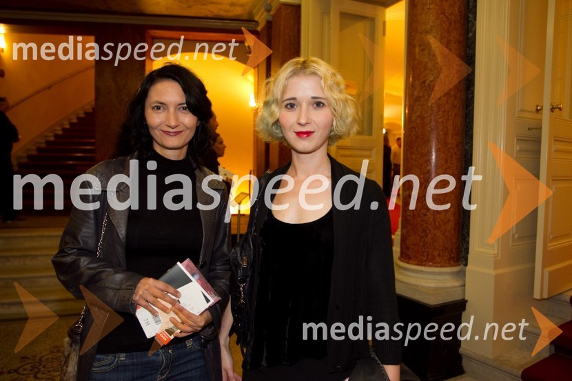 Petra Pogorevc, dramaturginja; Eva Mahkovic, dramaturginjaEx Ponto 2013, otvoritev festivala