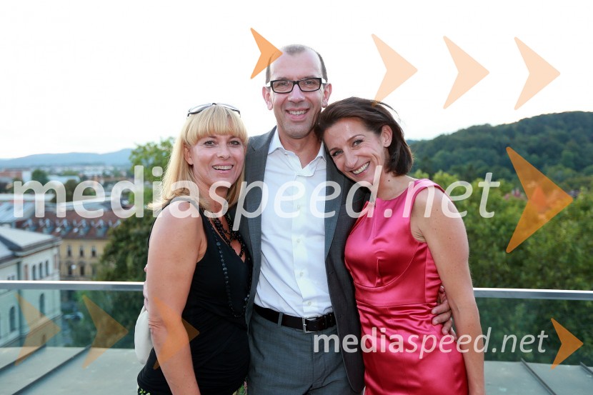 Barbra Jermann, urednica revije Lady; Dean Mikolič, soproga Betka Šuhel Mikolič, BPRPeter Čeferin: predstavitev knjige Valat