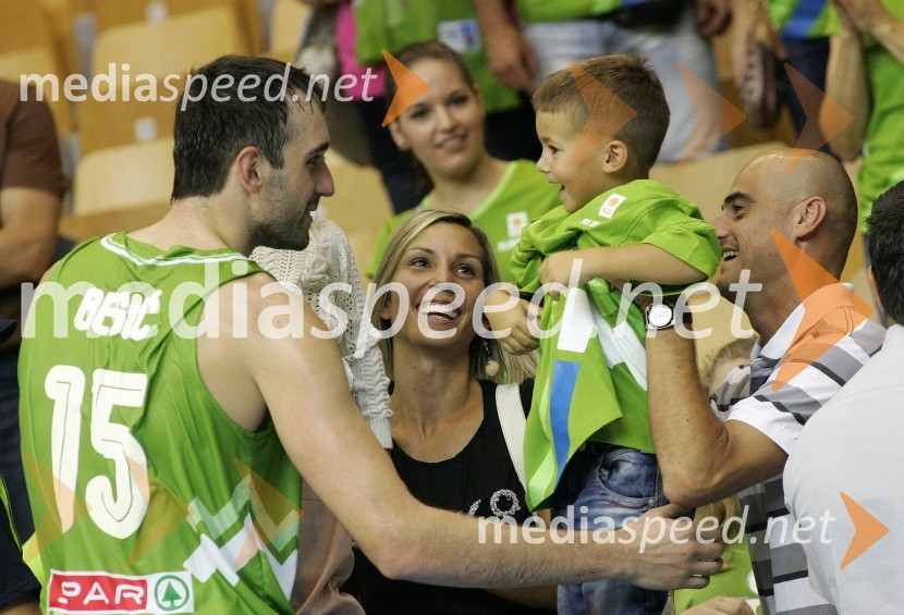 Mirza Begić, košarkar z družinoEurobasket 2013, Slovenija – Gruzija