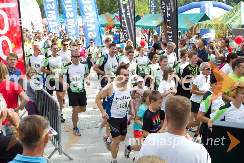 Tekači15. Tek okrog jezera