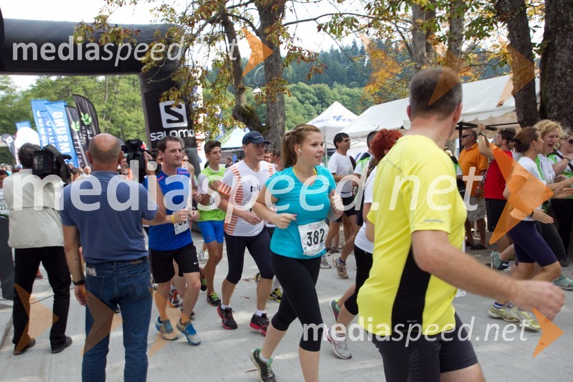Tekači15. Tek okrog jezera