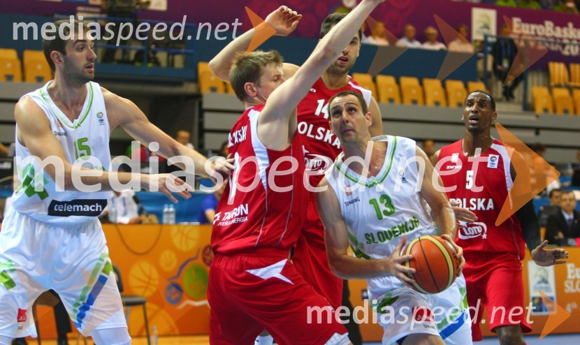Mirza Begic, slovenski košarkar; Adam Waczynski; Adam Hrycaniuk, poljska košarkarja; Domen Lorbek, slovenski košarkarEurobasket 2013, Slovenija - Poljska