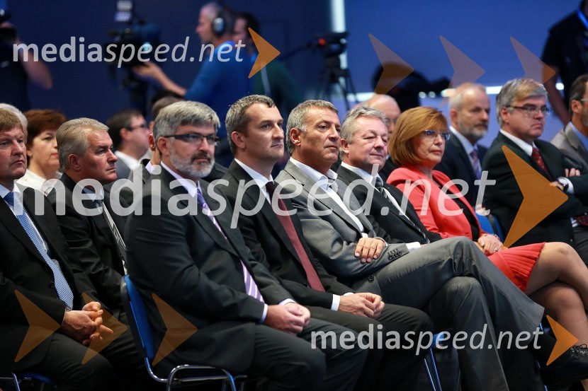 Roman Jakič, minister za obrambo; Samo Omerzel, minister za infrastrukturo in prostor; dr. Senko Pličanič, minister za pravosodje; mag. Stanko Stepišnik, Minister za gospodarski razvoj in tehnologijo; Brigita Čokl, državna sekretarka na Ministrstvu za zdravje46. MOS  - Celjski sejem, otvoritev