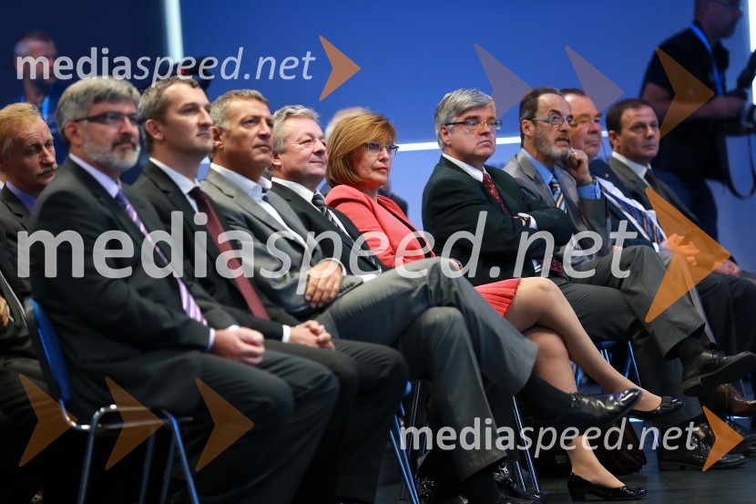 Roman Jakič, minister za obrambo; Samo Omerzel, minister za 
infrastrukturo in prostor; dr. Senko Pličanič, minister za pravosodje; mag. Stanko Stepišnik, Minister za 
gospodarski razvoj in tehnologijo; Brigita Čokl, državna sekretarka na 
Ministrstvu za zdravje46. MOS  - Celjski sejem, otvoritev