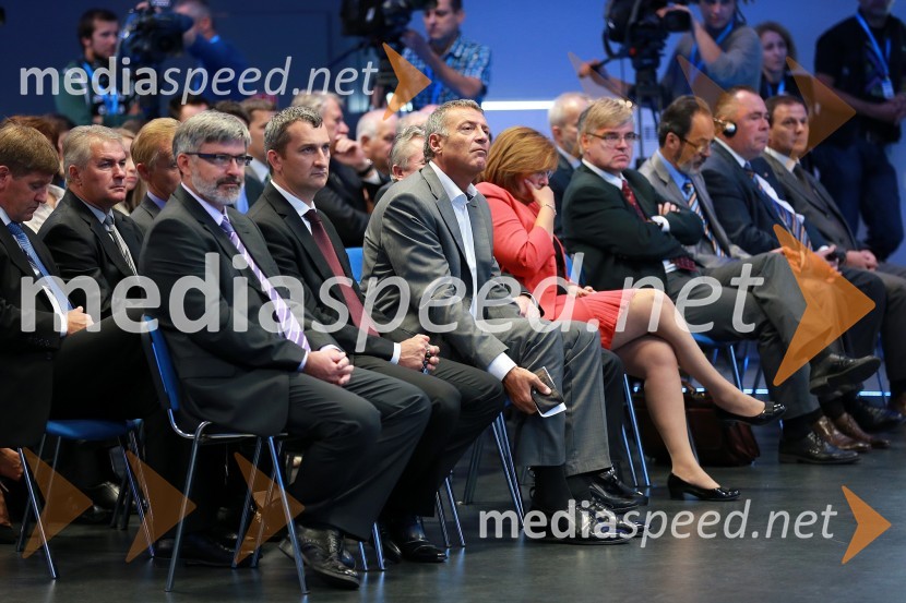 Roman Jakič, minister za obrambo; Samo Omerzel, minister za infrastrukturo in prostor; dr. Senko Pličanič, minister za pravosodje; mag. Stanko Stepišnik, Minister za gospodarski razvoj in tehnologijo; Brigita Čokl, državna sekretarka na Ministrstvu za zdravje46. MOS  - Celjski sejem, otvoritev