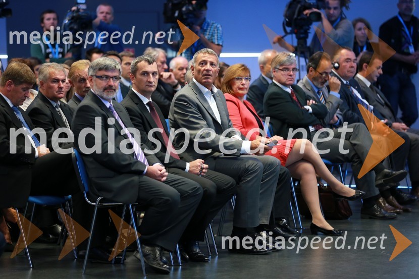 Roman Jakič, minister za obrambo; Samo Omerzel, minister za infrastrukturo in prostor; dr. Senko Pličanič, minister za pravosodje; mag. Stanko Stepišnik, Minister za gospodarski razvoj in tehnologijo; Brigita Čokl, državna sekretarka na Ministrstvu za zdravje; mag. Samo Hribar Milič, predsednik in generalni direktor GZS46. MOS  - Celjski sejem, otvoritev