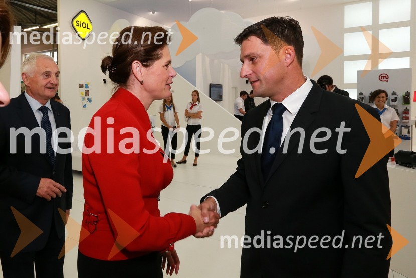 Alenka Bratušek, predsednica vlade Republike Slovenije;&nbsp;Igor Jecl, direktor sektorja za prodajo, Telekom Slovenije46. MOS  - Celjski sejem, otvoritev