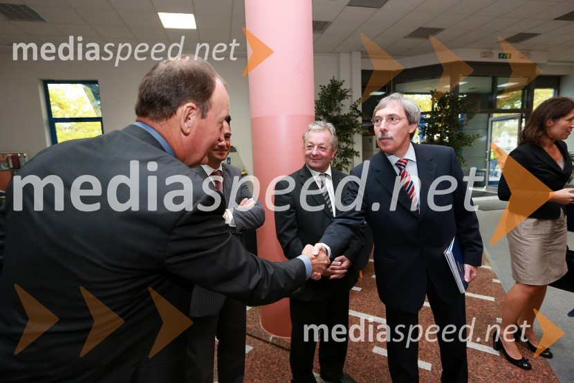 Frenk Tavčar, direktor Group Sales pri Porsche Slovenija d.o.o.; mag. Stanko Stepišnik, minister za gospodarski razvoj in tehnologijo; Sibil Svilan, predsednik uprave SID Banka d.d.46. MOS  - Celjski sejem, otvoritev