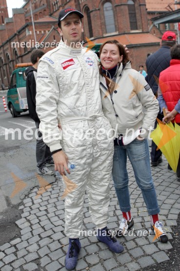 Tomaž Kaučič (DTDK) z dekletomRALLY, 3.Škoda rally Maribor