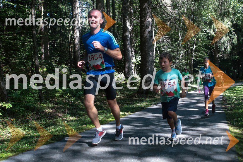 Tomaž Jeretina; Tadej Jeretina (1054)Triglav tek 2013