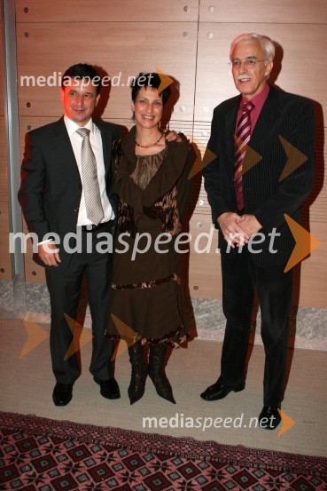 Klavdij Godnič, glavni izvršni direktor Mobitel, d.d., njegova soproga Jana in Stanislav Smolnikar, Mobitel d.d.Večer pokroviteljev v Cankarjevem domu