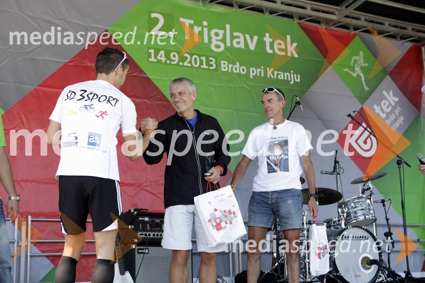 Aljoša Smolnikar, 2. mesto v teku na 21km; Boštjan Švab, 3. mesto v teku na 21km; Dušan Mravlje, ultramaratonecTriglav tek 2013