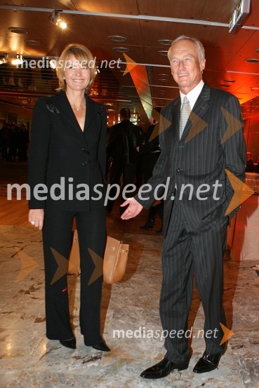 Janez Pergar, predsednik upravnega odbora podjetja Kompas d.d. in njegova soproga Nevenka Črešnar Pergar, lastnica in direktorica podjetja NP ConsultingVečer pokroviteljev v Cankarjevem domu