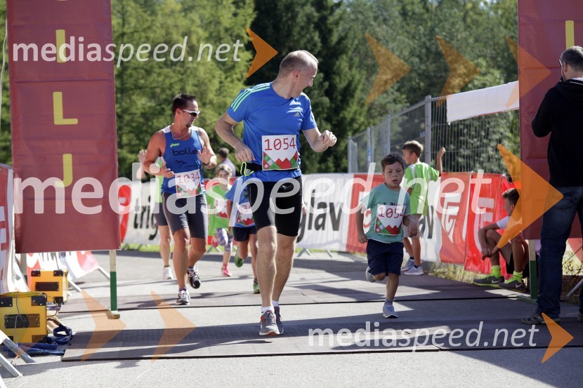 Tomaž Jeretina; Tadej Jeretina (1054)Triglav tek 2013