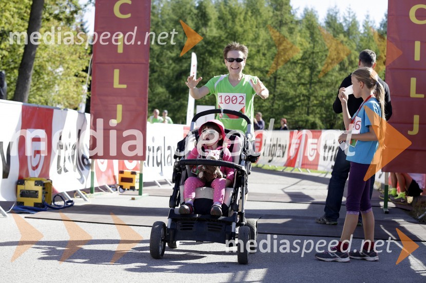 Petra Šolar Bavdaž; Ela Bavdaž (1002)Triglav tek 2013