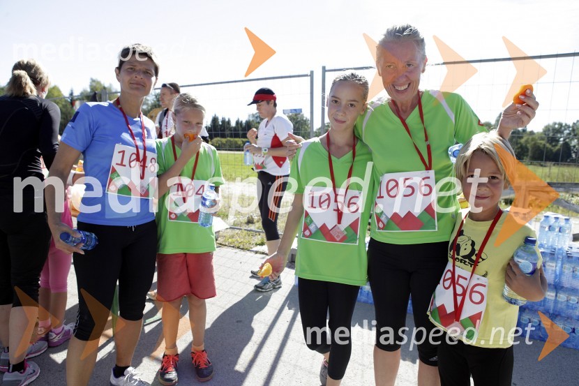 Darja Smrečnik; Polona Smrečnik (1048); Staška Udvanc; Karmen Udvanc; Aljoša Udvanc (1056)Triglav tek 2013