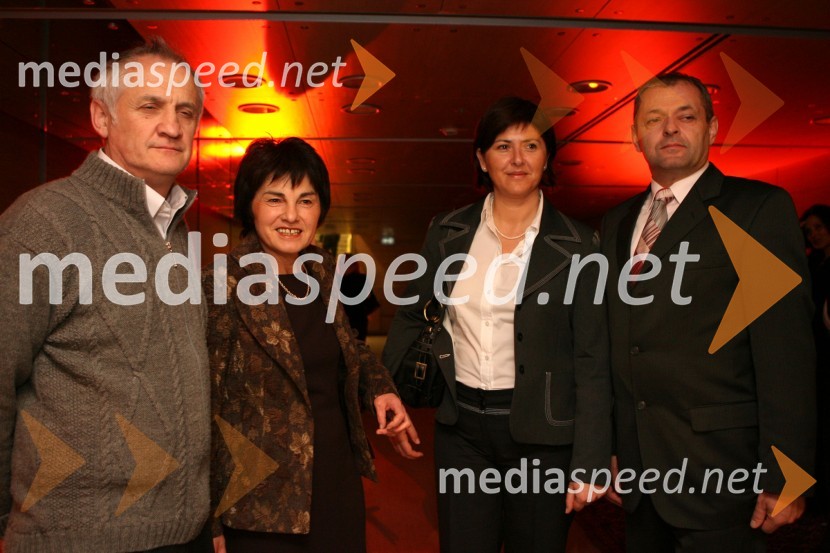 Mateja Vukšinič z možem in Mojca Prah Klemenčič, Krka d.d. z možemVečer pokroviteljev v Cankarjevem domu